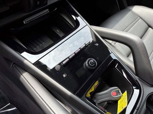 Certified 2024 Porsche Cayenne image 34