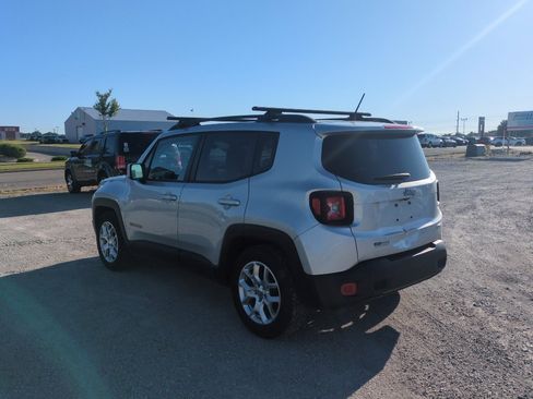 Used 2015 Jeep Renegade Latitude FWD image 8
