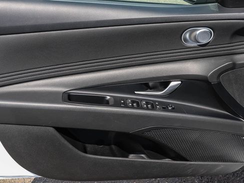 Used 2025 Hyundai Elantra Limited FWD image 30