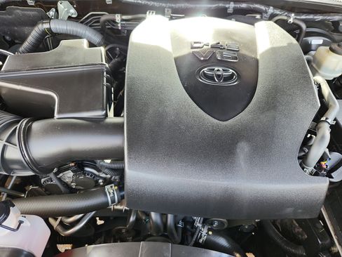 Used 2017 Toyota Tacoma TRD Sport w/ Premium & Technology Package image 15