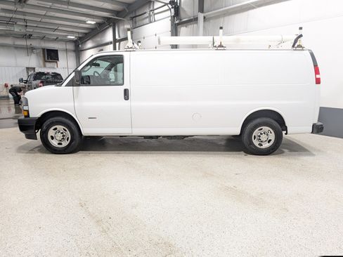 Used 2020 Chevrolet Express 2500 Extended RWD image 6