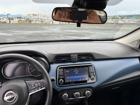 Used 2025 Nissan Versa SV image 28