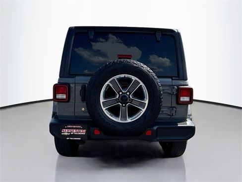 Used 2018 Jeep Wrangler Unlimited Sahara image 8