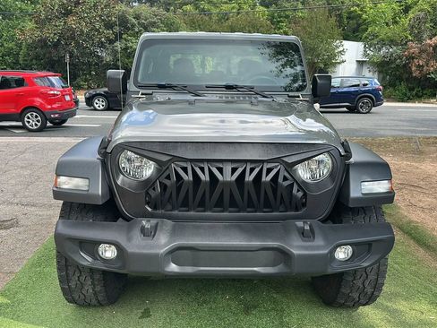 Used 2020 Jeep Gladiator Sport w/ Trailer Tow Package AWD/4WD image 2