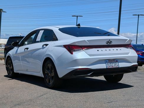 Used 2022 Hyundai Elantra SEL w/ Convenience Package FWD image 11