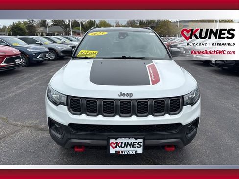Used 2025 Jeep Compass Trailhawk AWD/4WD image 12