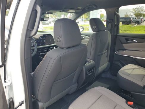 New 2026 Chevrolet Traverse LT image 10