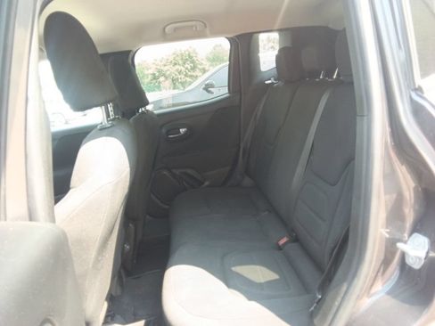 Used 2020 Jeep Renegade Latitude FWD image 32