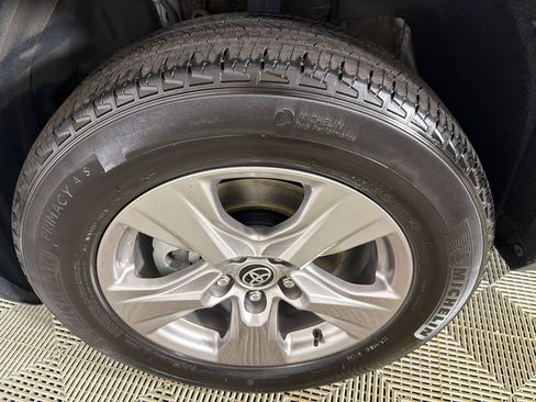 Used 2022 Toyota RAV4 XLE AWD/4WD image 11