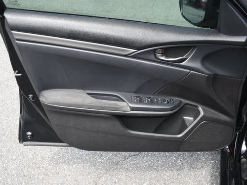 Used 2018 Honda Civic Sport image 9