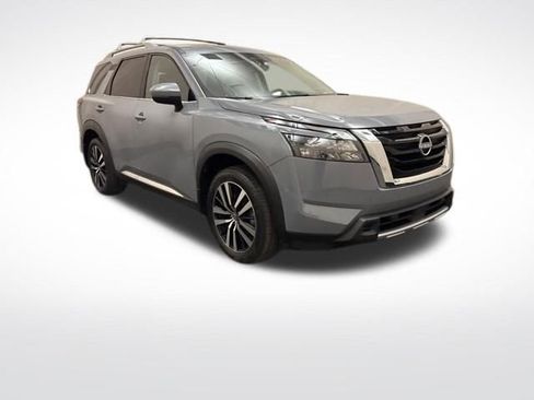 Used 2025 Nissan Pathfinder Platinum AWD/4WD image 3