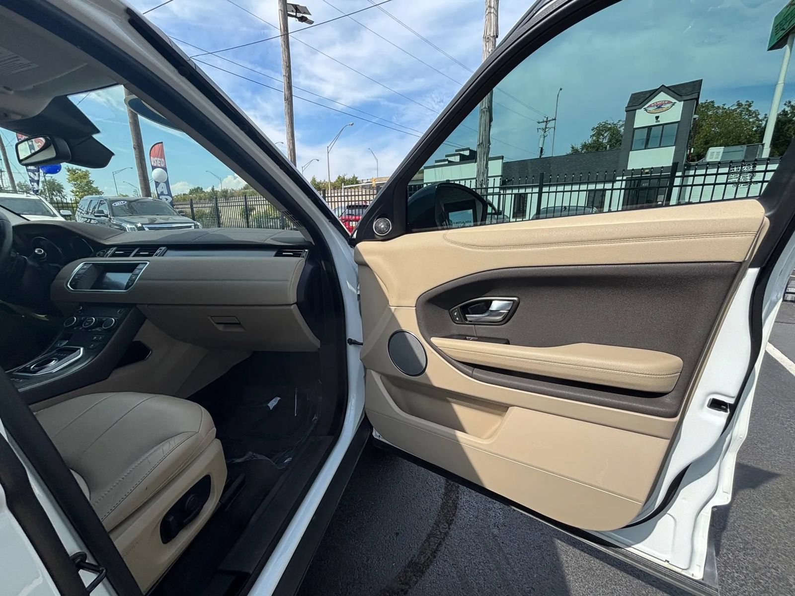 Used 2019 Land Rover Range Rover Evoque SE Premium AWD/4WD image 21