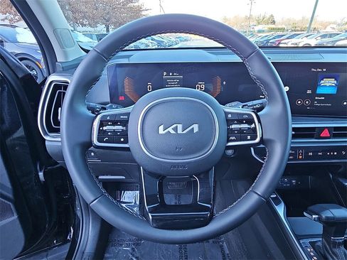 Certified 2025 Kia Sorento EX w/ Panoramic Sunroof Package image 28