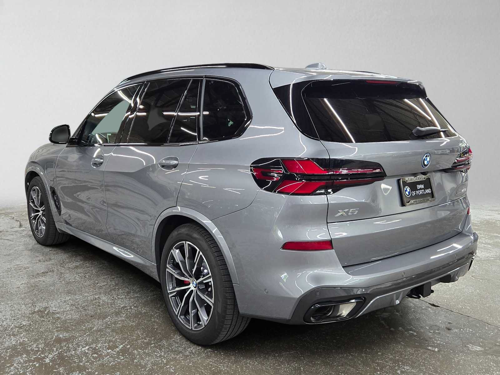Used 2026 BMW X5 xDrive50e w/ M Sport Package AWD/4WD image 5