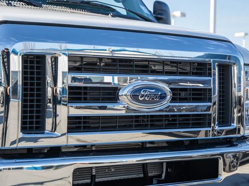 Certified 2023 Ford E-450 and Econoline 450 Super Duty w/ Power Windows & Locks Group RWD image 7