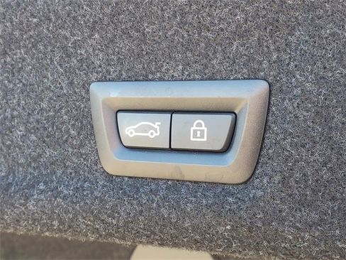 Used 2022 BMW 330e w/ M Sport Package image 9