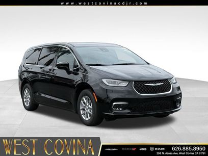 New 2026 Chrysler Pacifica Select