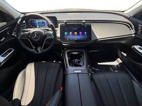 Used 2025 Mercedes-Benz E 350 Sedan image 12