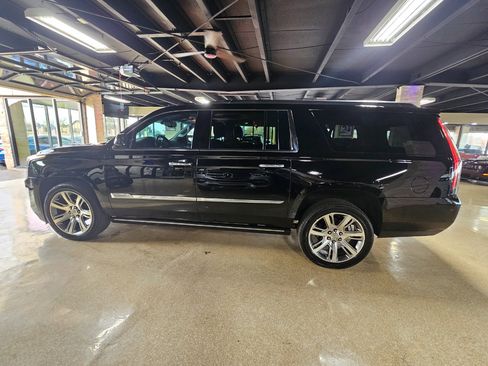 Used 2015 Cadillac Escalade ESV Premium image 4