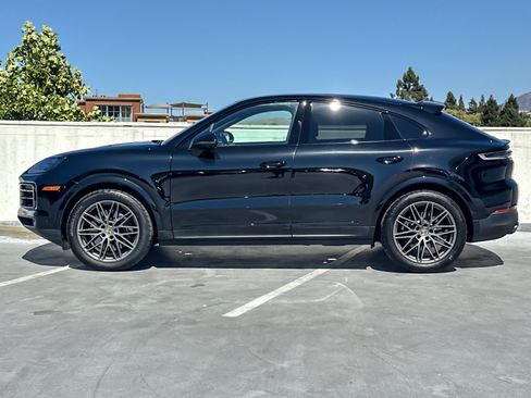Certified 2025 Porsche Cayenne Coupe AWD/4WD image 2