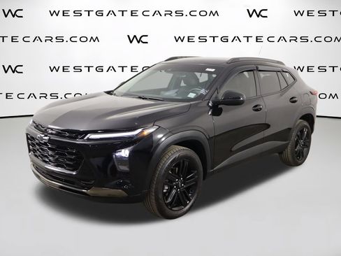 Used 2025 Chevrolet Trax ACTIV w/ Driver Confidence Package FWD image 1