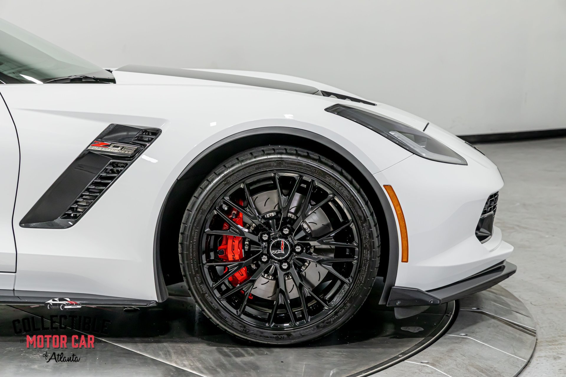Used 2015 Chevrolet Corvette Z06 w/ 3LZ Preferred Equipment Group RWD image 45