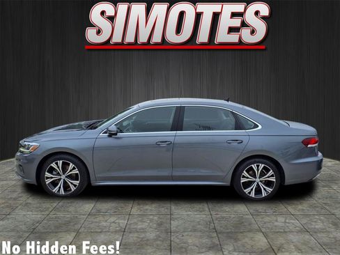 Used 2022 Volkswagen Passat 2.0T SE image 4