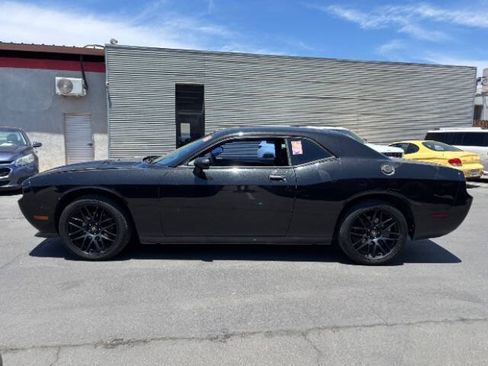 Used 2010 Dodge Challenger SE RWD image 6