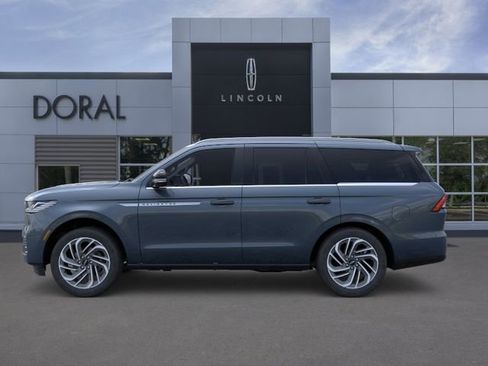 New 2026 Lincoln Navigator Reserve AWD/4WD image 3