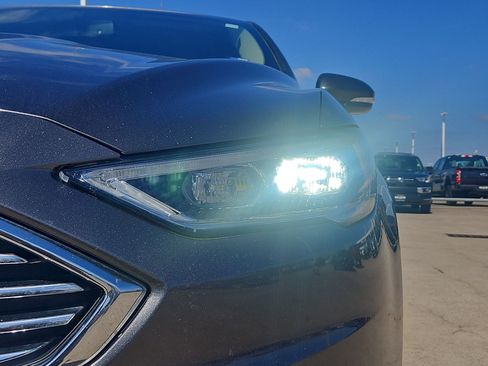 Used 2018 Ford Fusion SE w/ Fusion SE Technology Package image 9