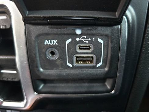 Certified 2022 Jeep Gladiator Rubicon w/ LED Lighting Group AWD/4WD image 17
