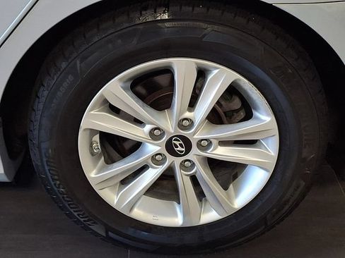Used 2012 Hyundai Sonata GLS w/ Popular Equipment Pkg FWD image 9