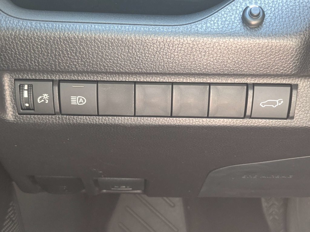 Used 2025 Toyota RAV4 XLE Premium FWD image 27