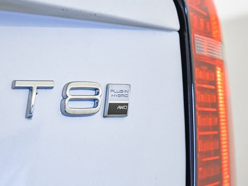 Certified 2025 Volvo XC90 T8 Plus w/ Protection Package Premier image 32