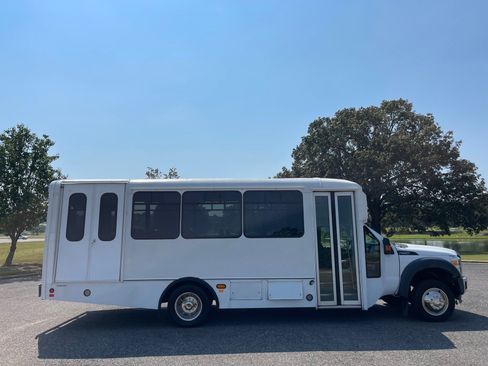 Used 2016 Ford F550 2WD Regular Cab Super Duty image 6