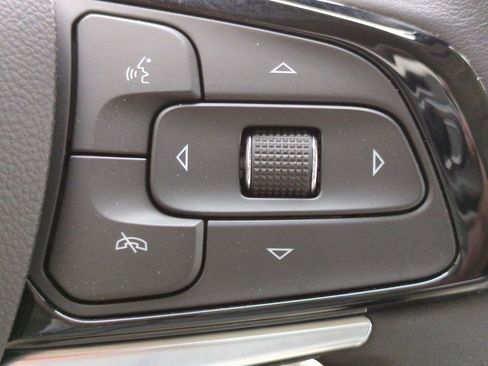 Used 2024 Buick Enclave Essence w/ Technology Package image 25