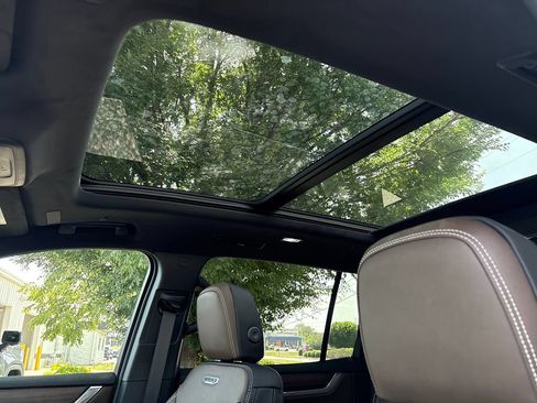 New 2026 GMC Acadia Denali Ultimate w/ LPO, Floor Liner Package AWD/4WD image 16