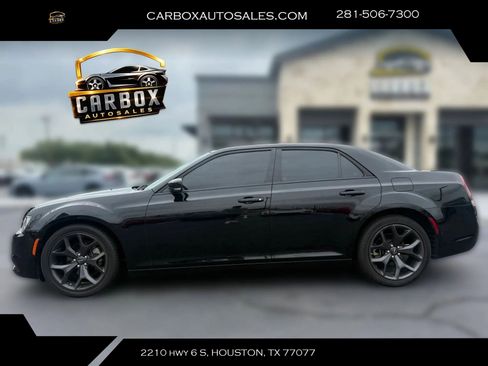Used 2023 Chrysler 300 S RWD image 2
