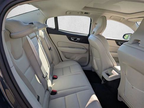 Used 2020 Volvo S60 T5 Momentum image 18