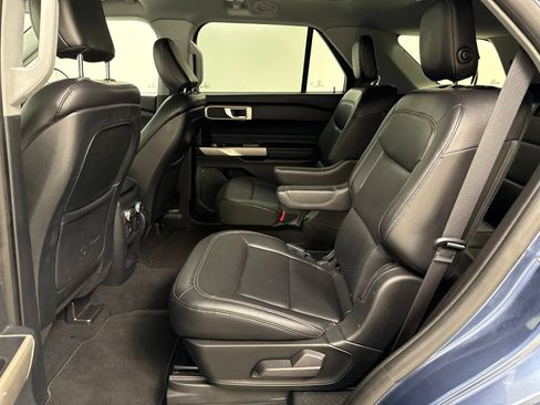 Used 2020 Ford Explorer XLT w/ Equipment Group 202A AWD/4WD image 21