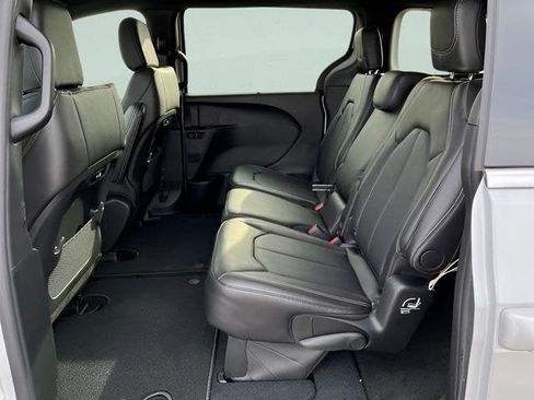 New 2026 Chrysler Pacifica Select image 20