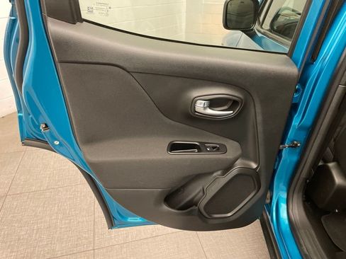 Certified 2021 Jeep Renegade Latitude FWD image 23
