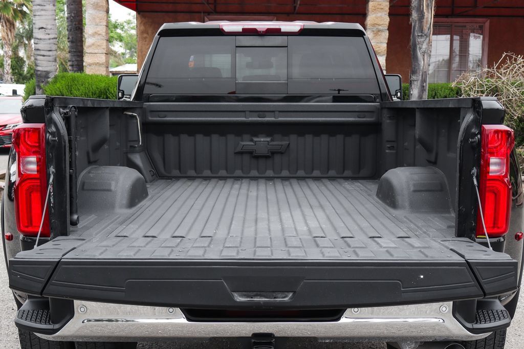 Used 2024 Chevrolet Silverado 3500 LTZ w/ LTZ Plus Package AWD/4WD image 8