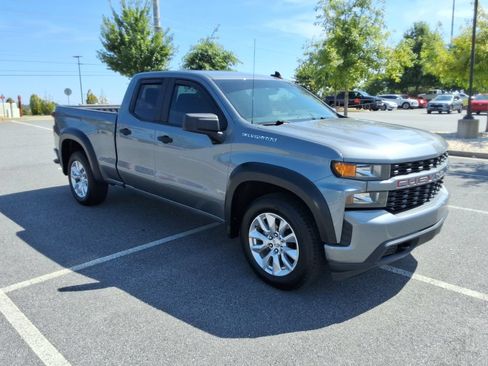 Certified 2020 Chevrolet Silverado 1500 Custom w/ Custom Value Package RWD image 3