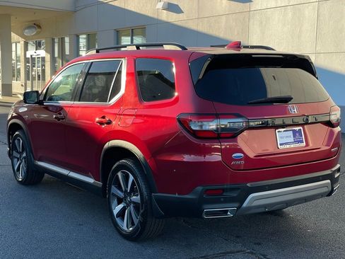 Used 2023 Honda Pilot Touring image 4