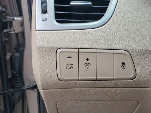 Used 2016 Hyundai Elantra SE image 22