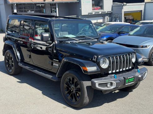 Used 2023 Jeep Wrangler Unlimited Sahara AWD/4WD image 4