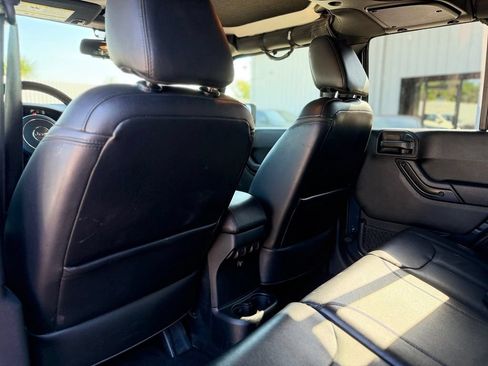 Used 2017 Jeep Wrangler Unlimited Sahara AWD/4WD image 20