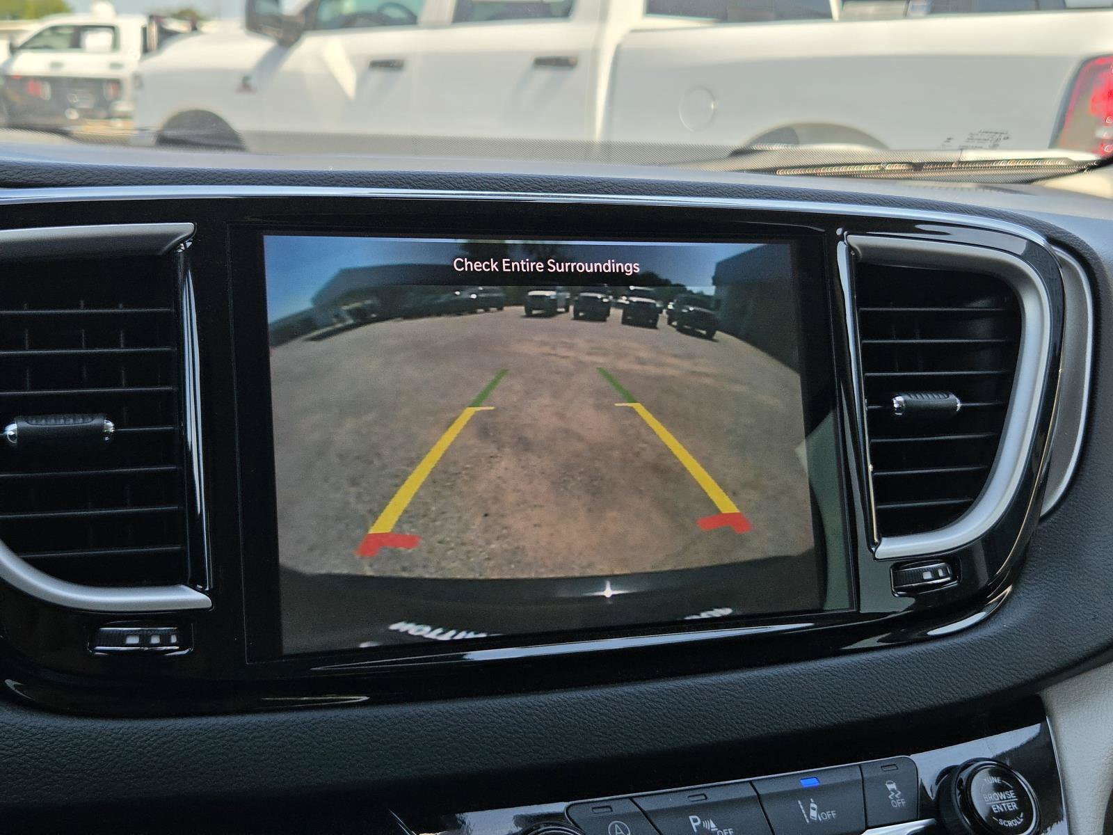Used 2024 Chrysler Pacifica Touring-L FWD image 15