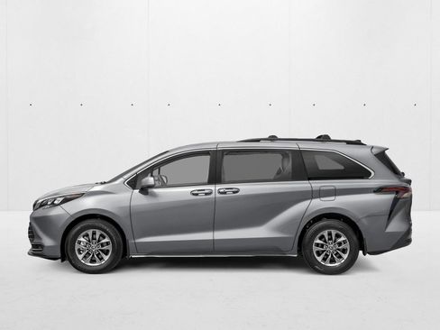 New 2026 Toyota Sienna LE FWD image 3